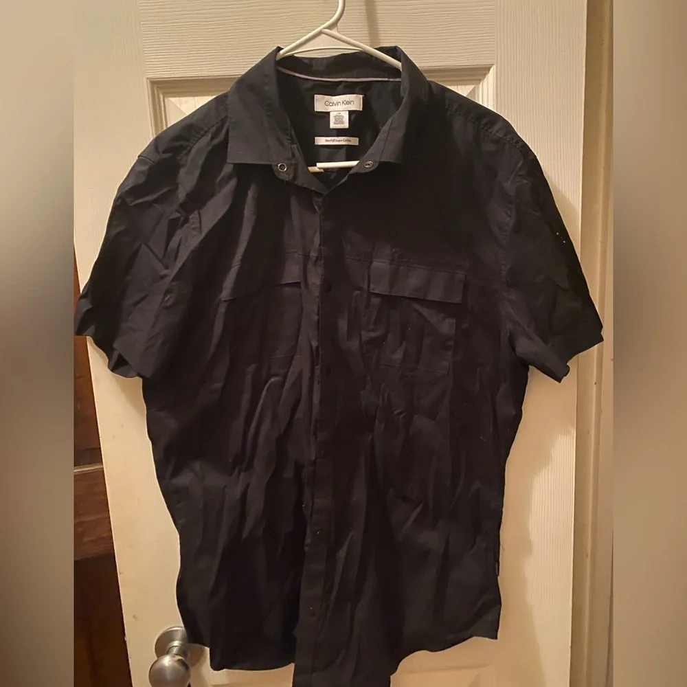 Calvin Klein slim fit button down shirt - Picture 1 of 3